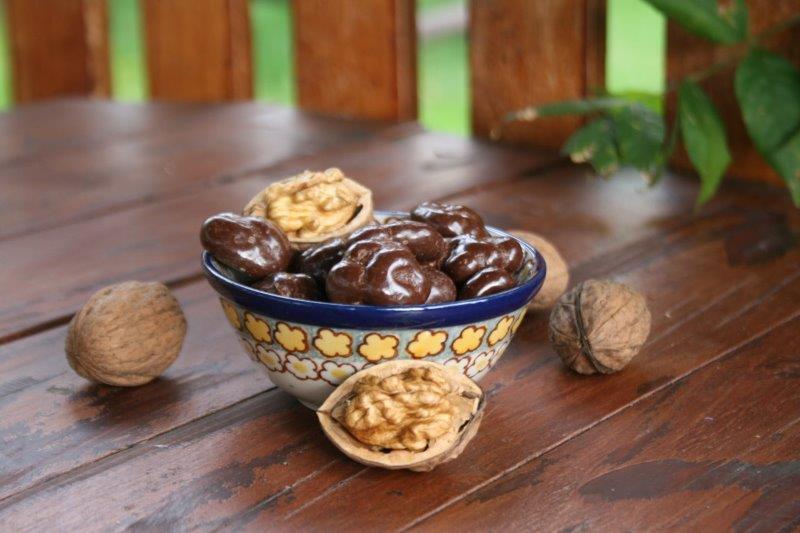 Orzechy-włoskie-w-czekoladzie-smak-miesiąca-Doti-Manufaktura